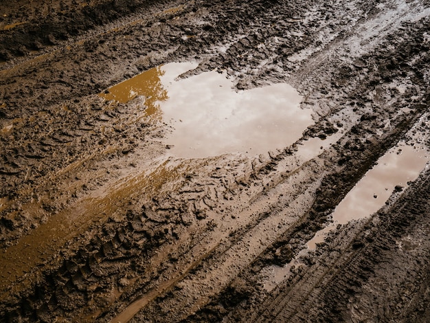 Fango e granita marrone.