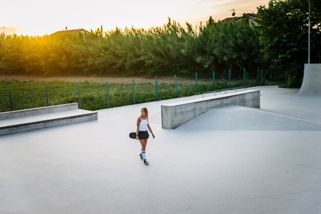 Fantastica ragazza skater