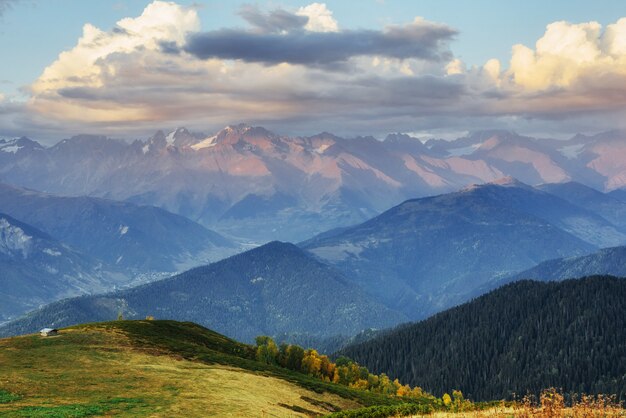 Fantastiche montagne innevate