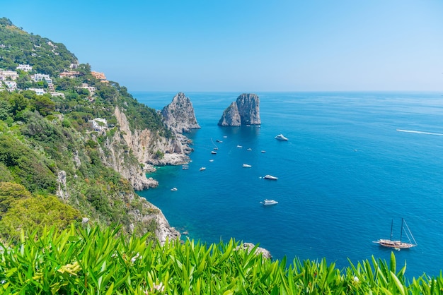 Faraglioni di Capri famosi in tutto il mondo in una giornata limpida Campania Italia