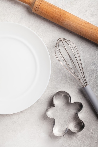 Fare biscotti di Natale in cucina