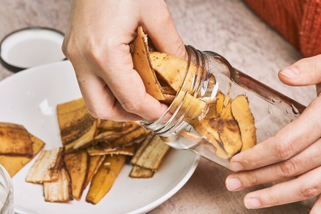 Fare del fertilizzante per la buccia di banana