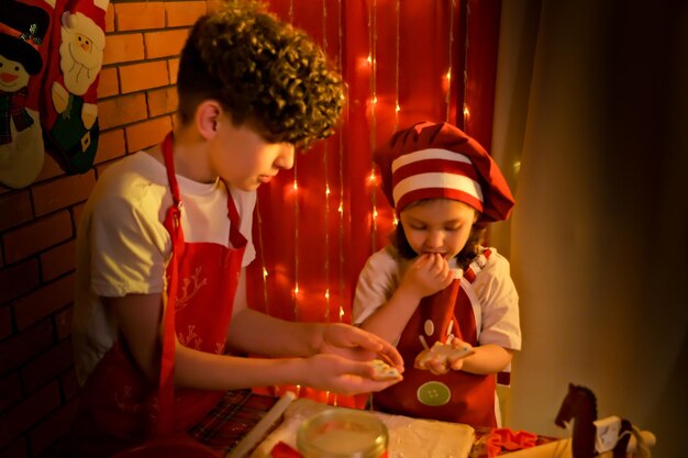 Fare i biscotti delle feste biscotti fatti a mano di pan di zenzero