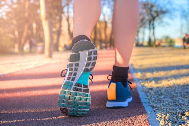 Fare jogging su una pista da corsa