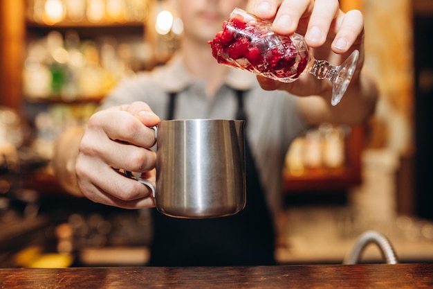 Fare la limonata in un bar