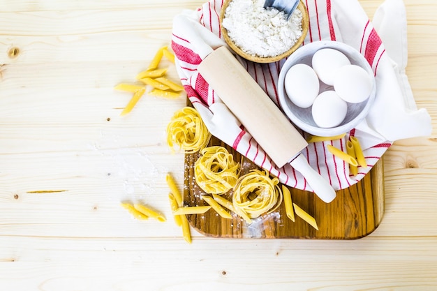 Fare la pasta fatta in casa con ingredienti biologici