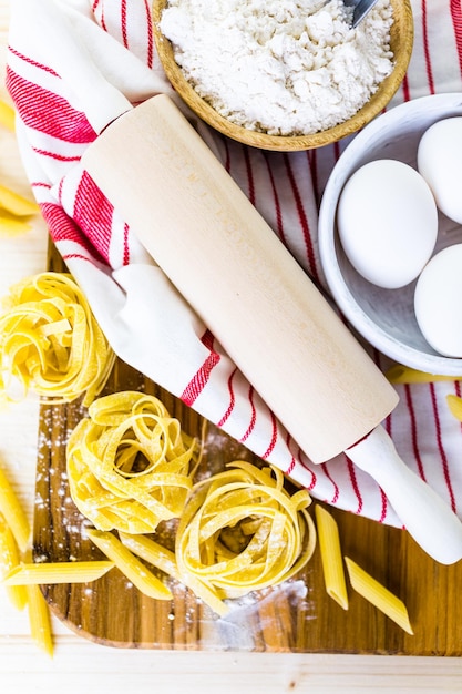 Fare la pasta fatta in casa con ingredienti biologici