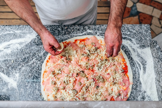 Fare la pizza Vista dall&#39;alto.