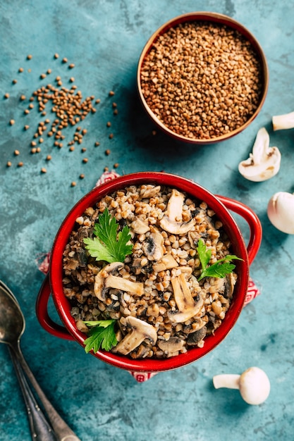 Farinata di grano saraceno con funghi.