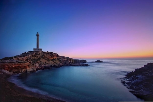 Faro al tramonto