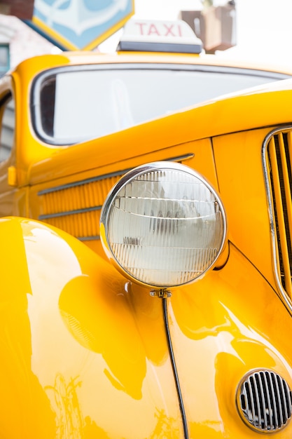 Faro del taxi giallo