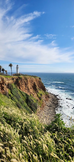 Faro dell'oceano della costa della California