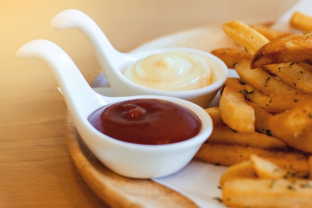 Fast food francese fritto con ketchup