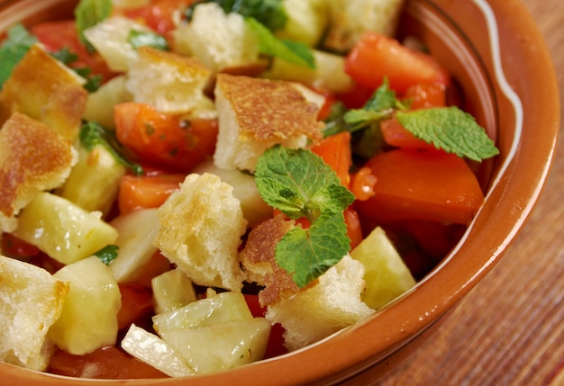 Fattoush - Insalata libanese. gustosa cucina araba