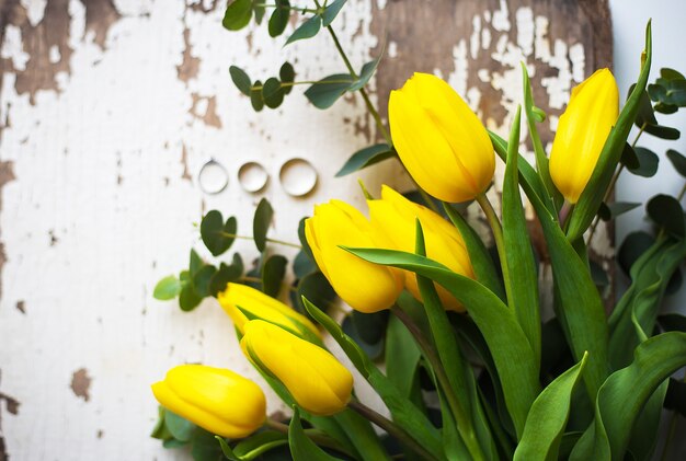 fedi nuziali con tulipani