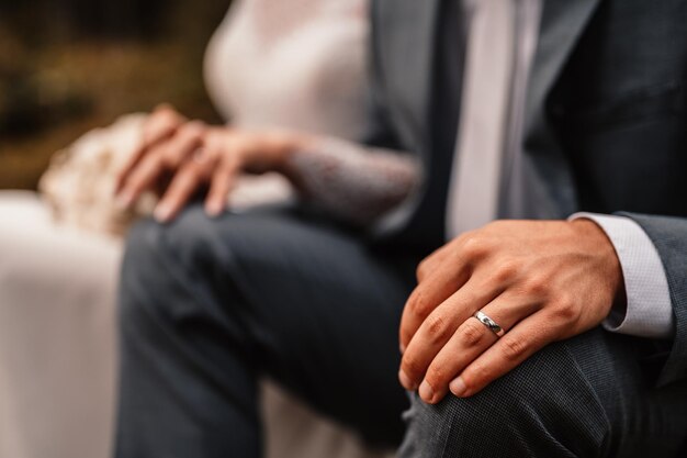 Fedi nuziali d'oro Attributi dei simboli di nozze Celebrazione delle vacanze Dettagli del concetto di matrimonio Famiglia felice Celebrazione delle coppie di matrimonio insieme