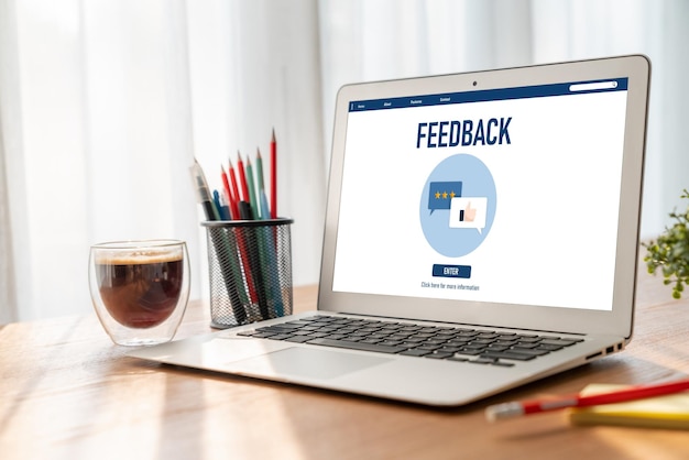 Feedback dei clienti e analisi delle recensioni tramite software per computer alla moda