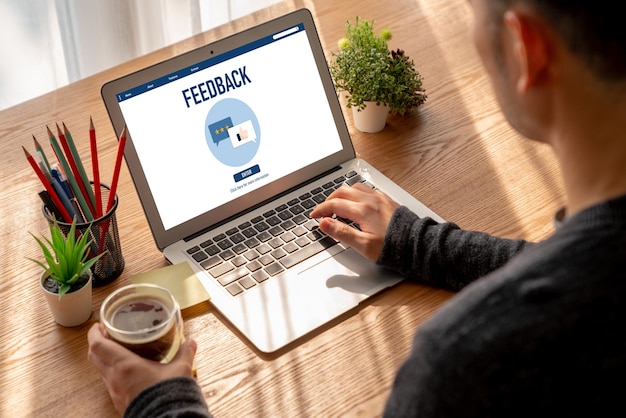 Feedback dei clienti e analisi delle recensioni tramite software per computer alla moda