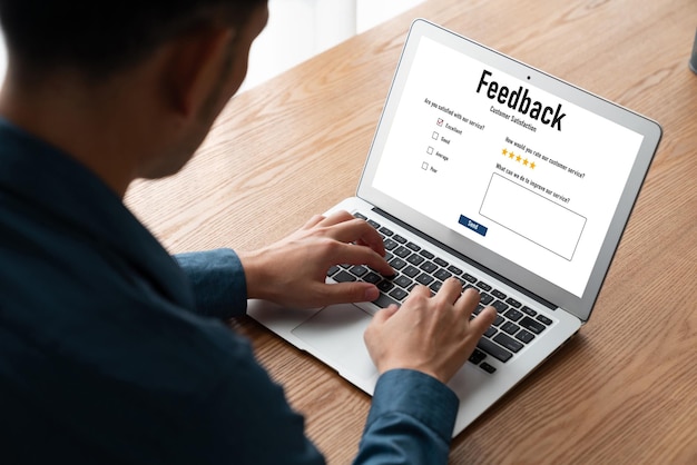 Feedback dei clienti e analisi delle recensioni tramite software per computer alla moda