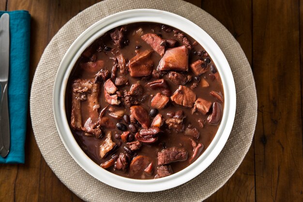 Feijoada brasiliano cibo. Vista dall'alto.