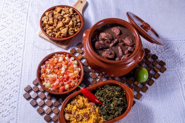 Feijoada, la tradizione della cucina brasiliana e il cibo tipico.