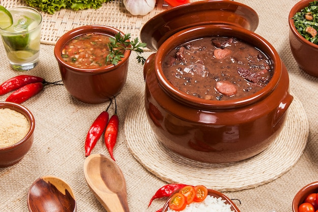 Feijoada, la tradizione della cucina brasiliana.