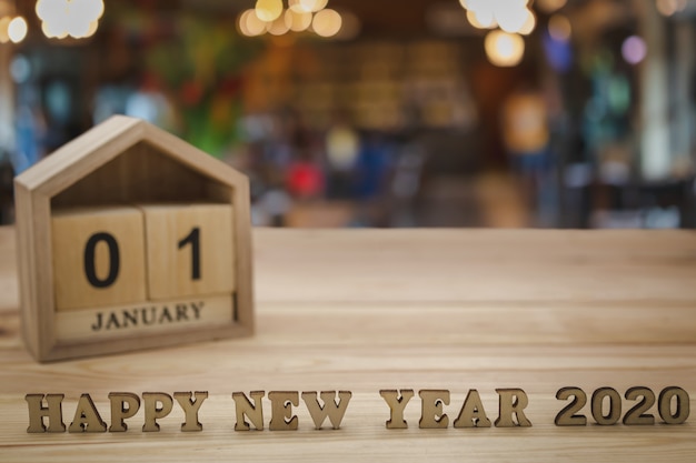 Felice anno nuovo 2020 e calendario casa in legno