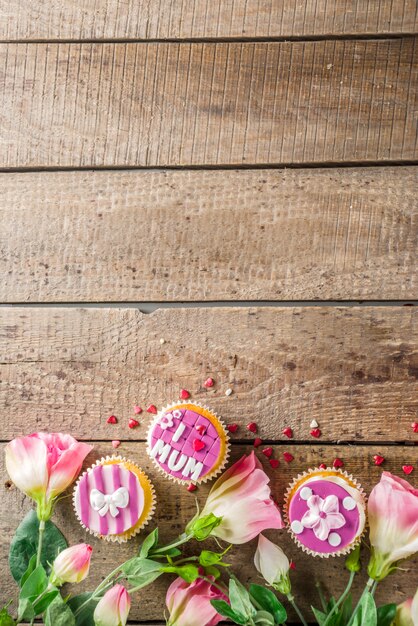 Felice festa della mamma sfondo con cupcakes