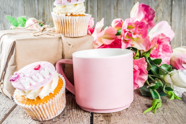 Felice festa della mamma sfondo con cupcakes