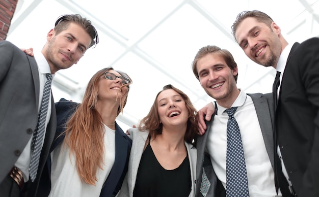 Felice gruppo di colleghi di ufficio