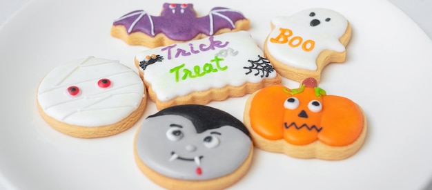 Felice Halloween con biscotti divertenti Zucca fantasma spaventoso mummia spettrale pipistrello Frankenstein dracula e ragno Dolcetto o minaccia Ciao ottobre autunno autunno festa tradizionale e concetto di vacanza