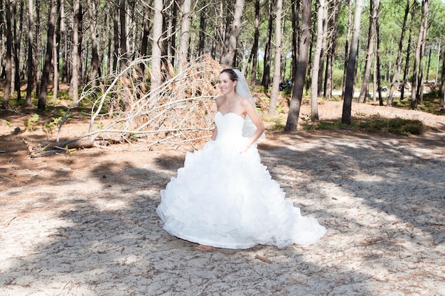 Felice sposa e lo sposo sul loro matrimonio