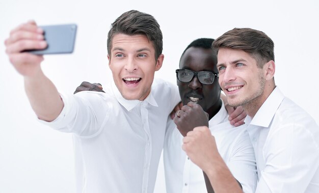 Felici colleghi di lavoro che si fanno selfie