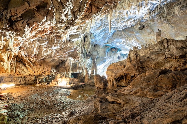 Fenomeno di cave lod di stalattite e stalagmite di pietra