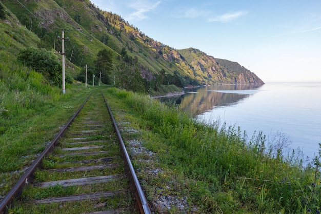 Ferrovia CircumBaikal Una ferrovia che corre lungo la riva del lago Baikal Russia