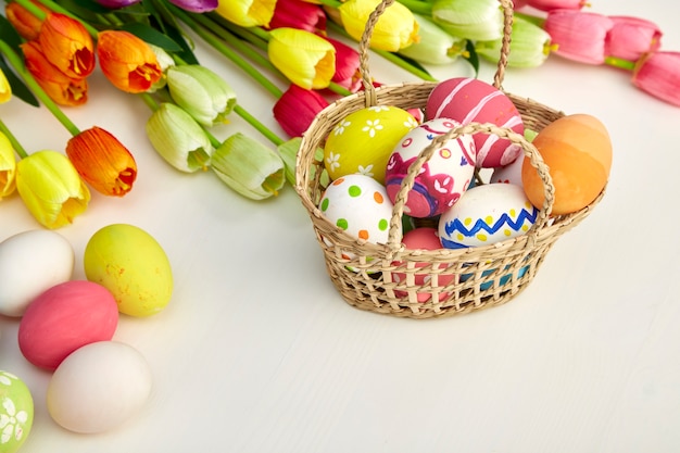 Festa di Pasqua su legno bianco