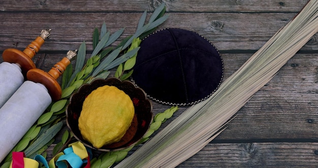 Festa ebraica dei simboli il festival Sukkot con etrog lulav hadas arava