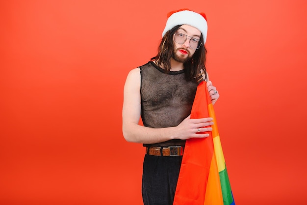 Festa gay di Capodanno Un uomo gay in costume da Babbo Natale Concetto LGBT