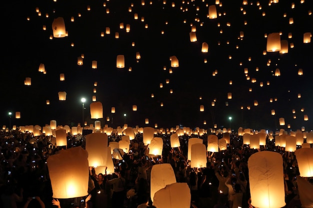 Festival delle lanterne galleggianti in Thailandia