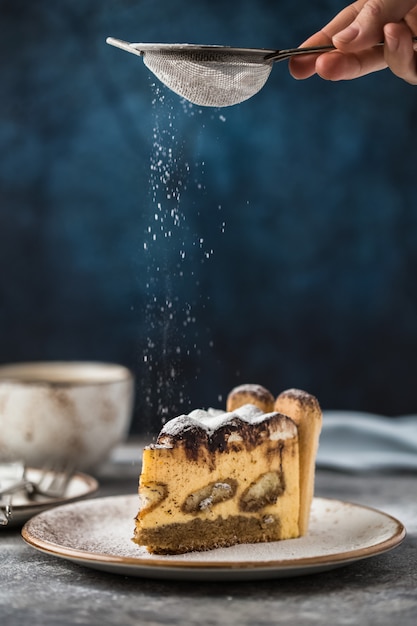 Fetta di dessert Tiramisù.