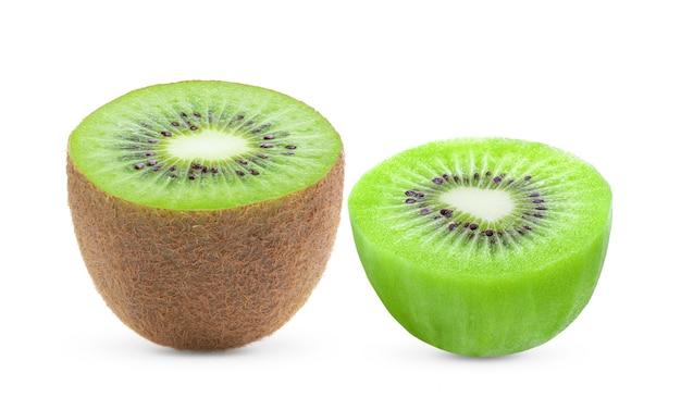 Fetta di kiwi isolato su superficie bianca