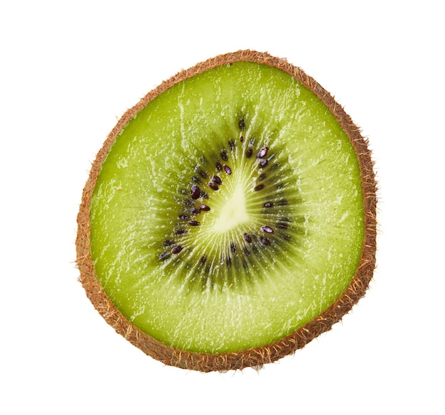 Fetta di kiwi isolato su uno sfondo bianco