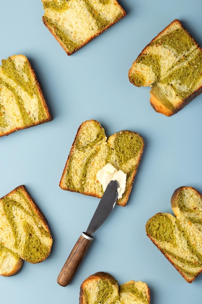 Fetta di pane in marmo al tè matcha