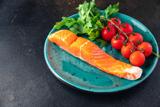 Fetta di salmone pezzo di pesce cibo crudo fetta rossa pasto a base di frutti di mare spuntino dietetico