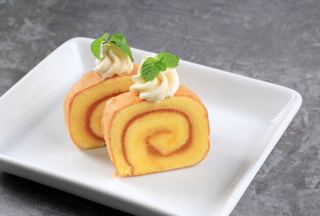 Fetta di Swiss Roll con Ananas