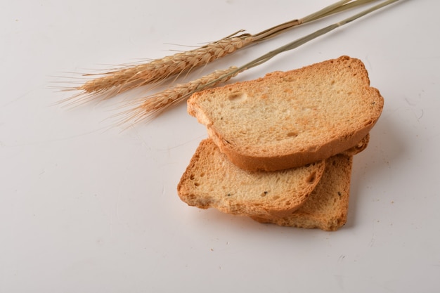 Fette biscottate croccanti o pane tostato per una vita sana