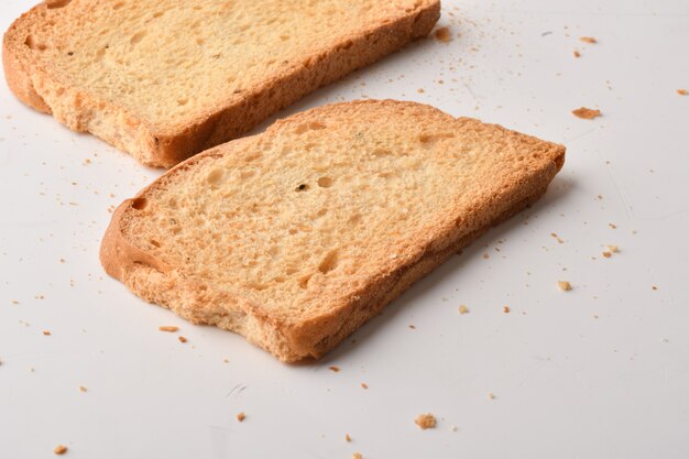 Fette biscottate croccanti o pane tostato per una vita sana