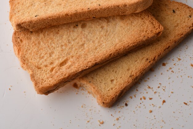 Fette biscottate croccanti o pane tostato per una vita sana