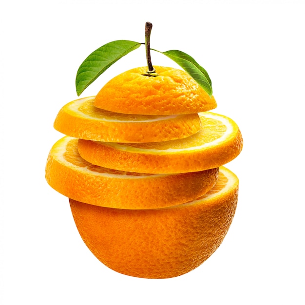 Fette d'arancia su bianco