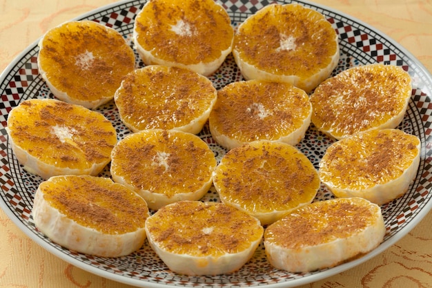 Fette di arancia marocchina con zucchero e cannella